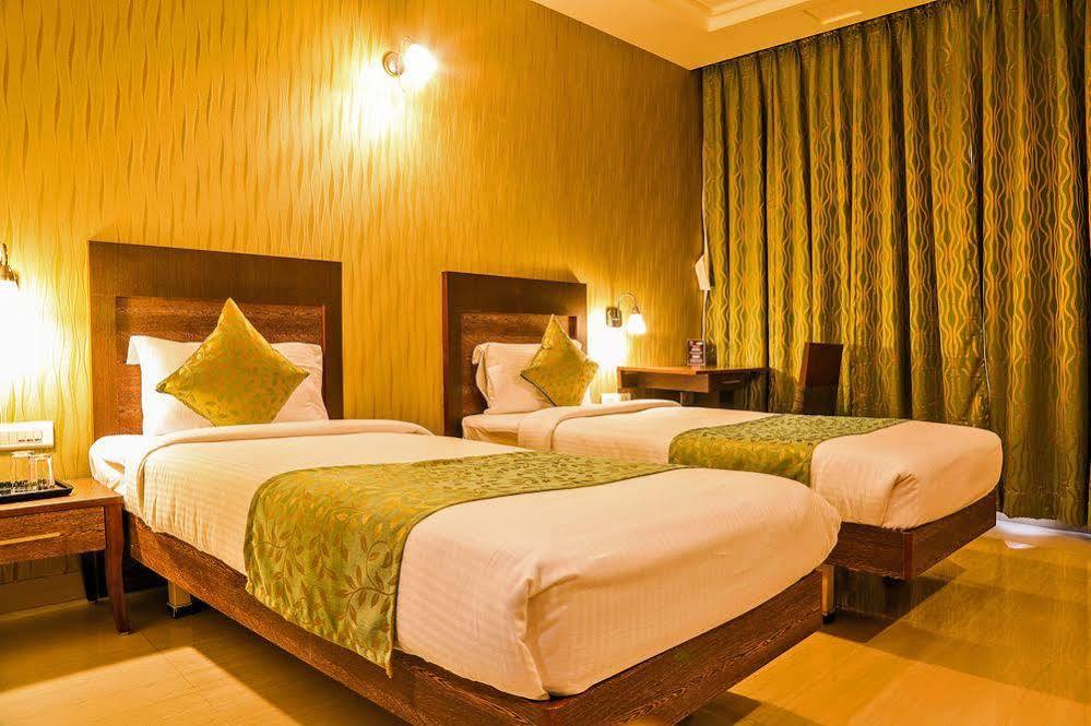 Hotel Tourist International Pune Eksteriør bilde